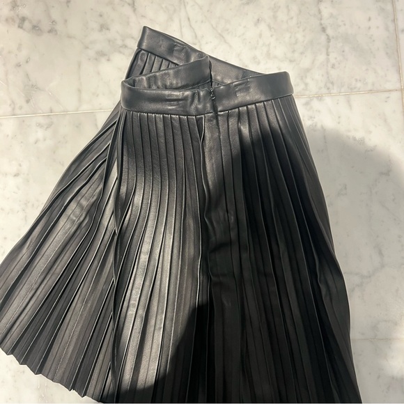 Theory Leather Pleated Mini Skirt - Picture 4 of 5